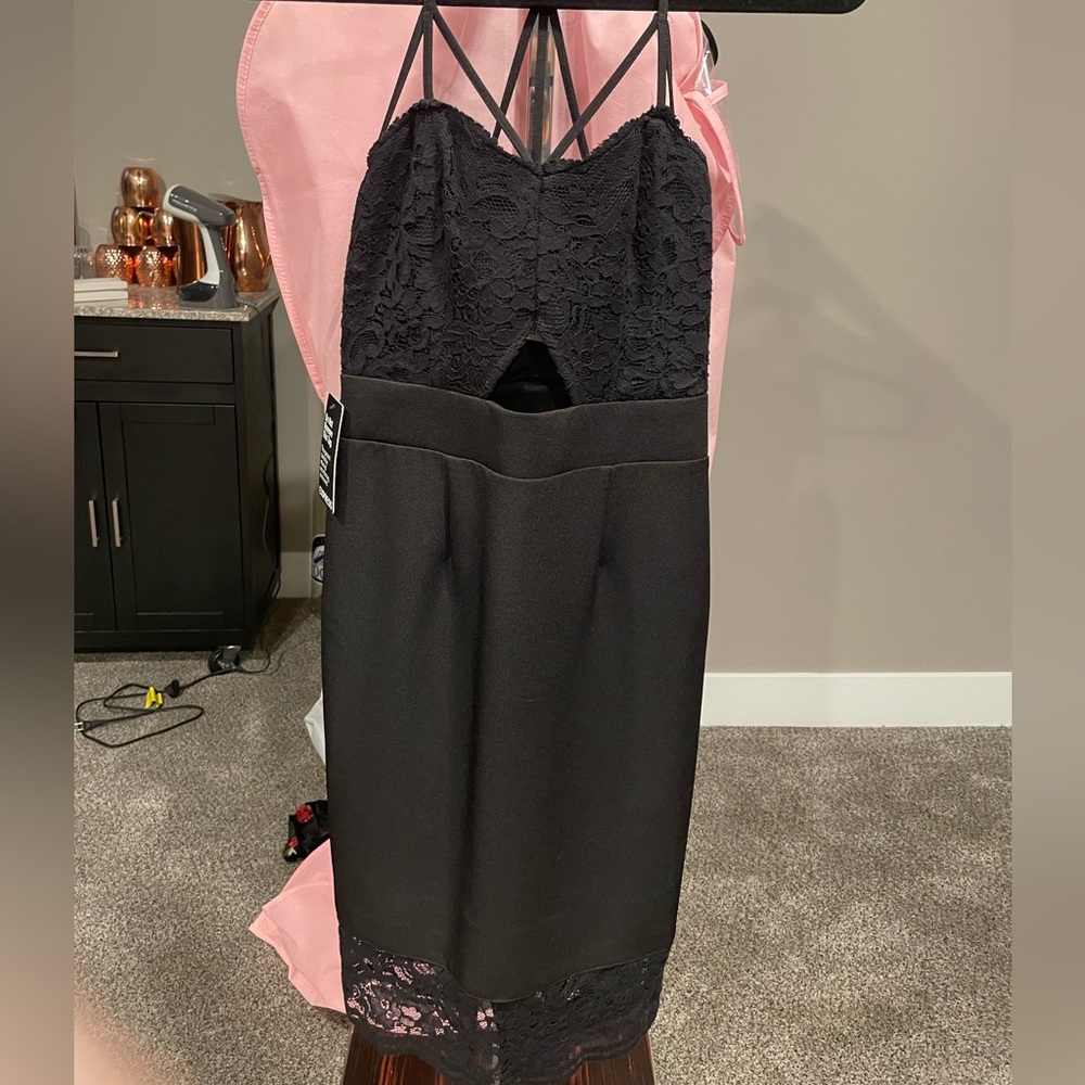 Straps black dress